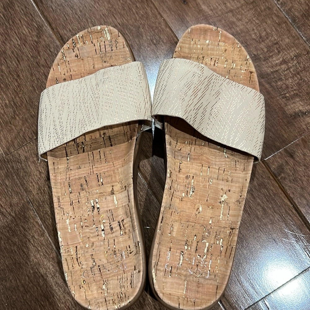 Women’s flip flops size 7 golden